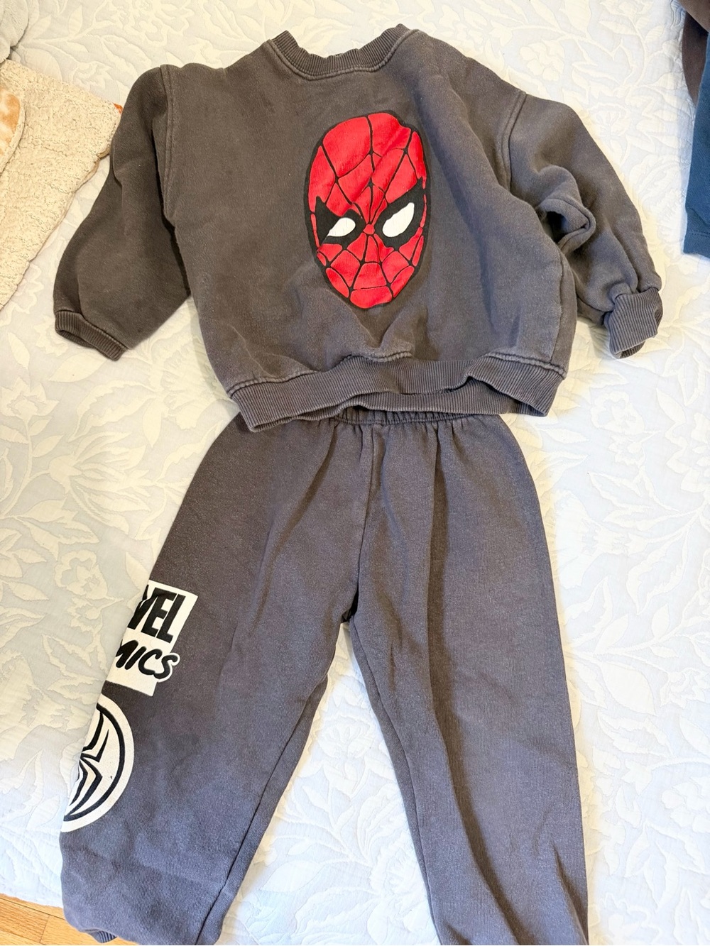 Zara 5T sweatsuit Spiderman character shop